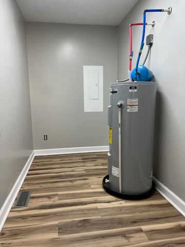 2014 FIRST ST, Staunton, VA 24401