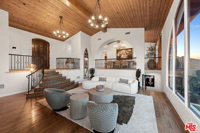 1924 Wattles Drive, Los Angeles, CA 90046
