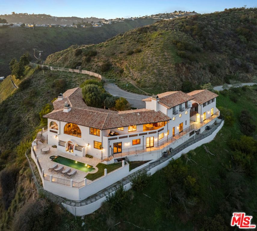 1924 Wattles Drive, Los Angeles, CA 90046