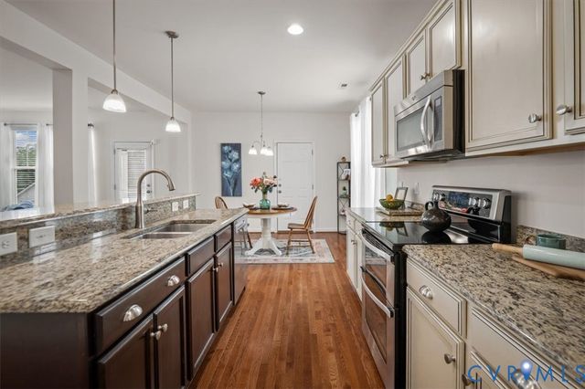 407 Diamond Creek Dr, Midlothian, VA 23113
