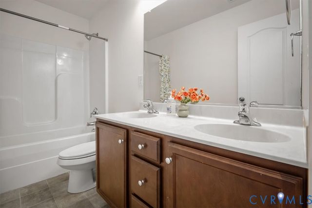 407 Diamond Creek Dr, Midlothian, VA 23113
