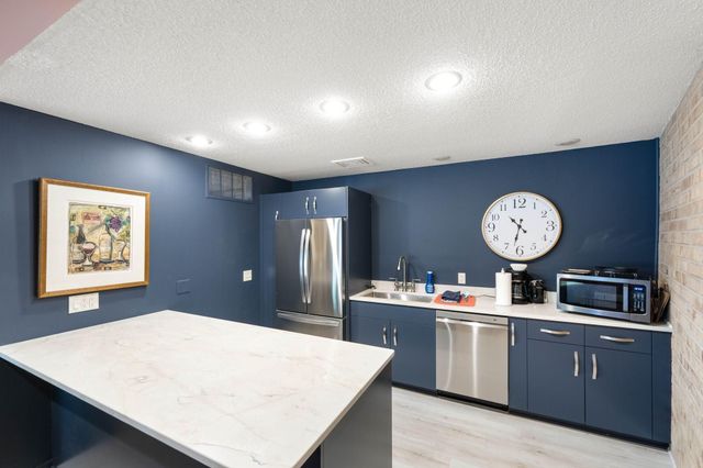 5697 Green Circle Drive 315, Hopkins, MN 55343