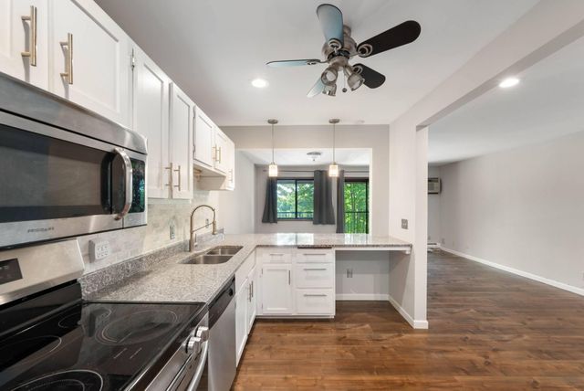 5697 Green Circle Drive 315, Hopkins, MN 55343