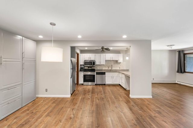 5697 Green Circle Drive 315, Hopkins, MN 55343