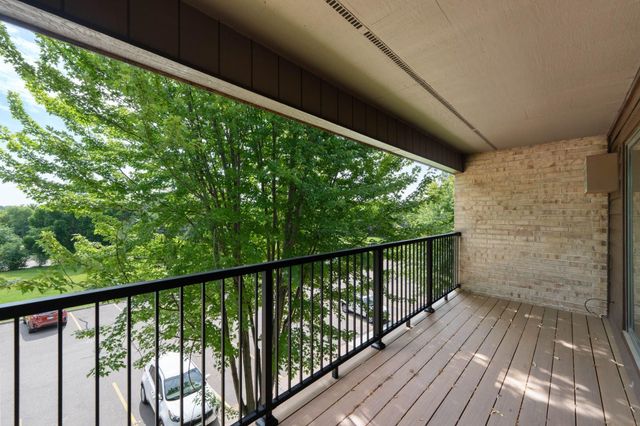 5697 Green Circle Drive 315, Hopkins, MN 55343