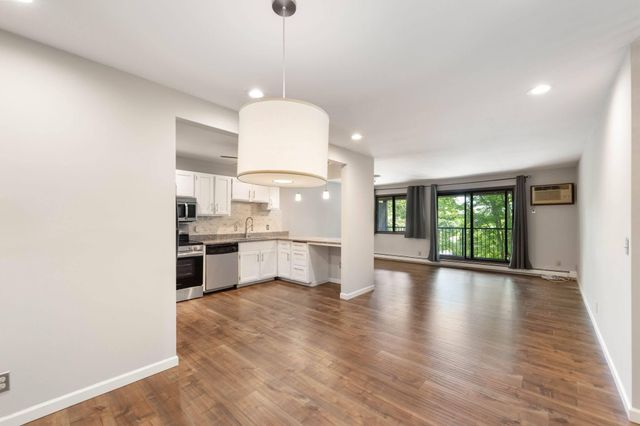 5697 Green Circle Drive 315, Hopkins, MN 55343
