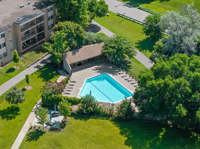 5697 Green Circle Drive 315, Hopkins, MN 55343