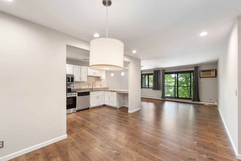 5697 Green Circle Drive 315, Hopkins, MN 55343 — photo 3