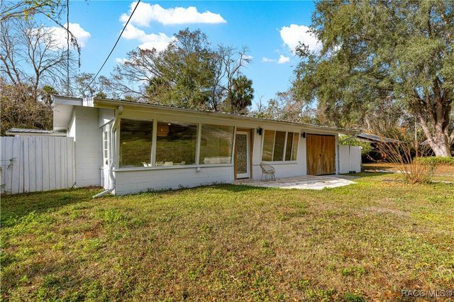 8944 W White Dogwood Drive, Homosassa, FL 34448