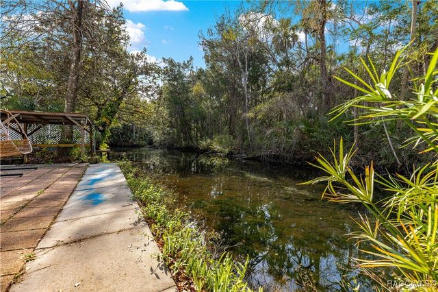 8944 W White Dogwood Drive, Homosassa, FL 34448