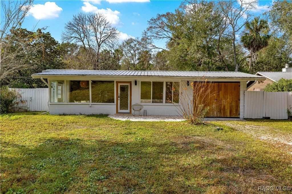 8944 W White Dogwood Drive, Homosassa, FL 34448