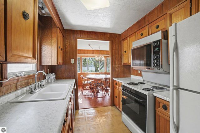 115 E River Road, Mt Pleasant, MI 48858