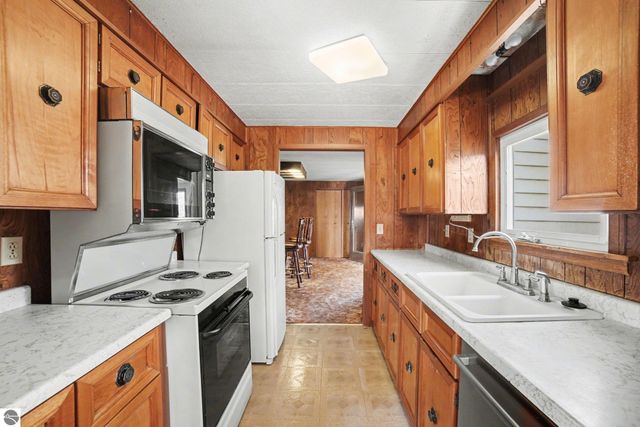 115 E River Road, Mt Pleasant, MI 48858