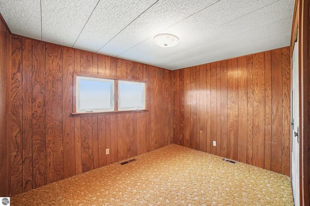 115 E River Road, Mt Pleasant, MI 48858