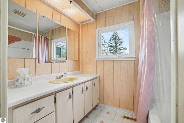 115 E River Road, Mt Pleasant, MI 48858