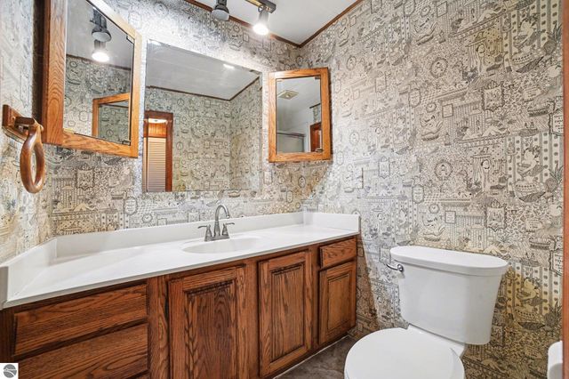 115 E River Road, Mt Pleasant, MI 48858