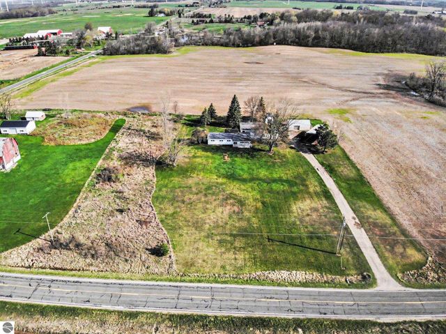 115 E River Road, Mt Pleasant, MI 48858
