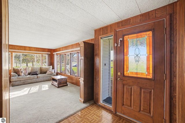 115 E River Road, Mt Pleasant, MI 48858