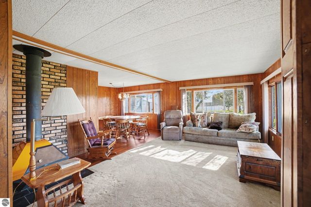 115 E River Road, Mt Pleasant, MI 48858