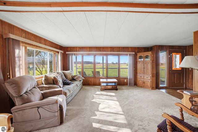 115 E River Road, Mt Pleasant, MI 48858