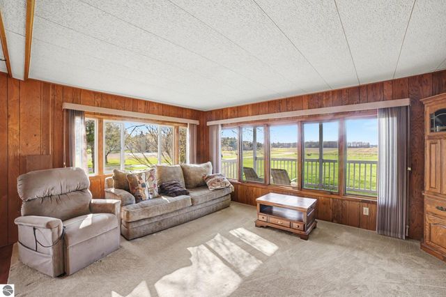 115 E River Road, Mt Pleasant, MI 48858
