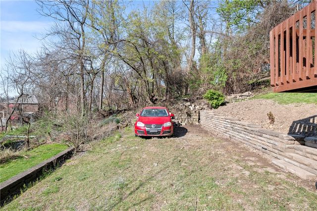 529 Windsor Ave, Forest Hills Boro, PA 15221