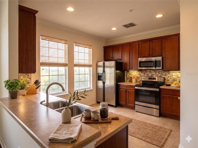 10230 LAKE DISTRICT LANE 37B, Orlando, FL 32832