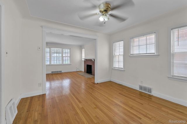 6120 MIDDLESEX Street, Dearborn, MI 48126