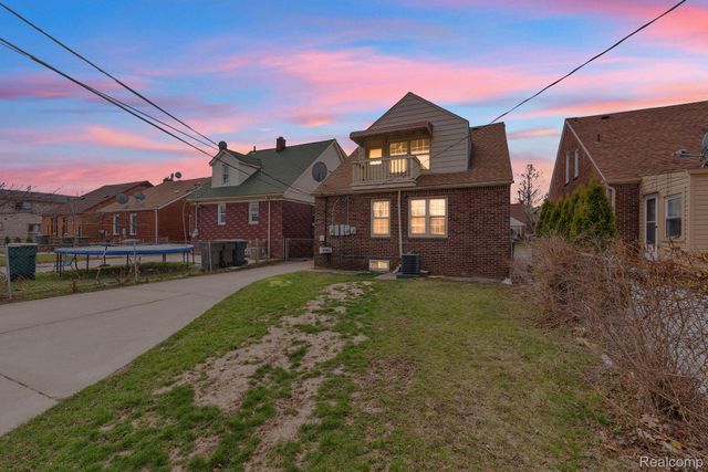 6120 MIDDLESEX Street, Dearborn, MI 48126