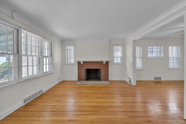 6120 MIDDLESEX Street, Dearborn, MI 48126