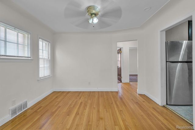 6120 MIDDLESEX Street, Dearborn, MI 48126