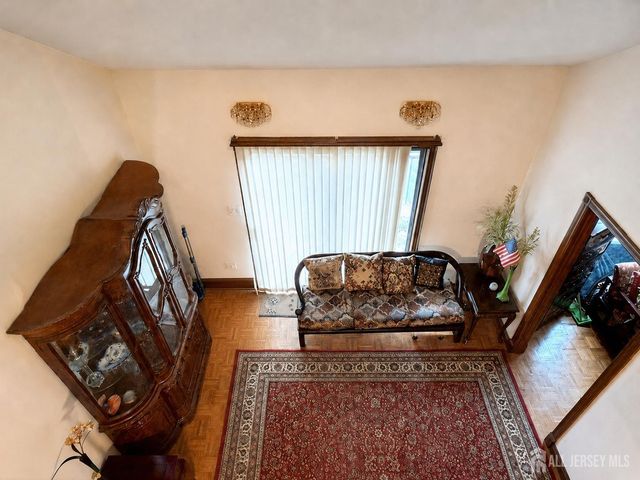 112 Beverly Hills Terrace E, Woodbridge Proper, NJ 07095