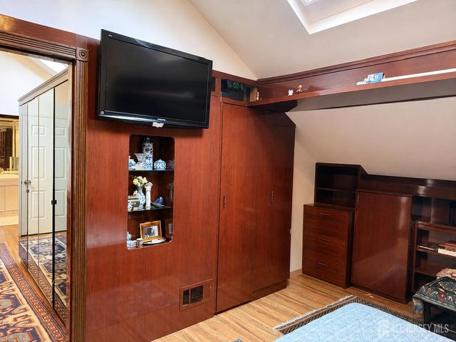 112 Beverly Hills Terrace E, Woodbridge Proper, NJ 07095