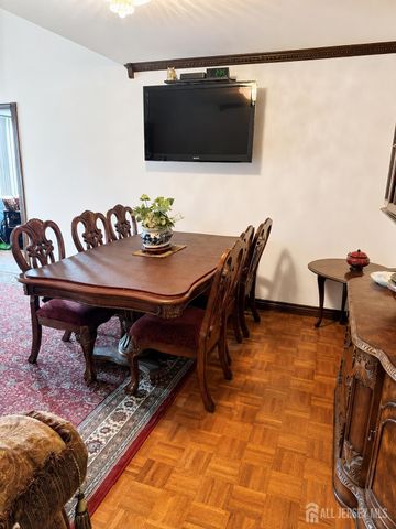 112 Beverly Hills Terrace E, Woodbridge Proper, NJ 07095