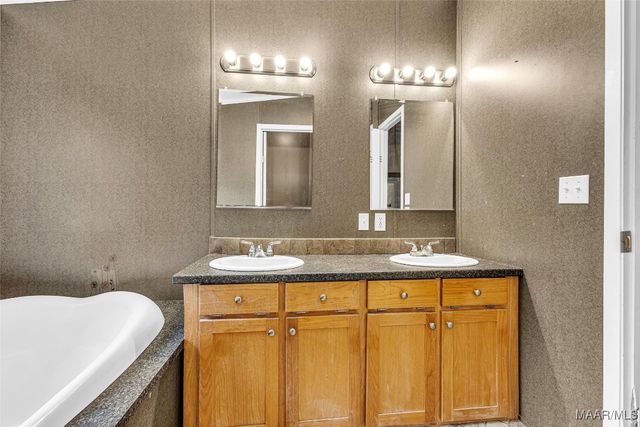 1241 WIND CREEK FARM Road, Alexander City, AL 35010