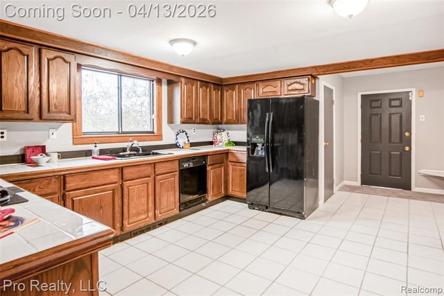 11200 Wahrman Street, Romulus, MI 48174