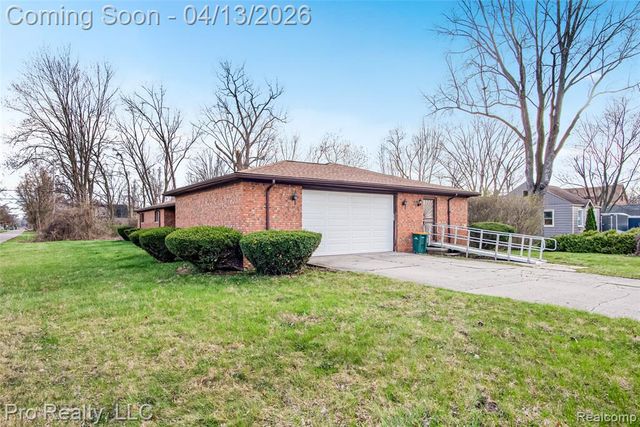 11200 Wahrman Street, Romulus, MI 48174