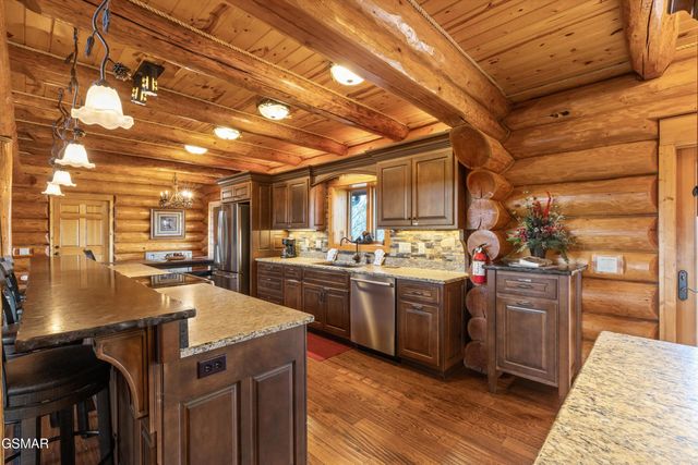 2436 Smoky Vista Way, Sevierville, TN 37862