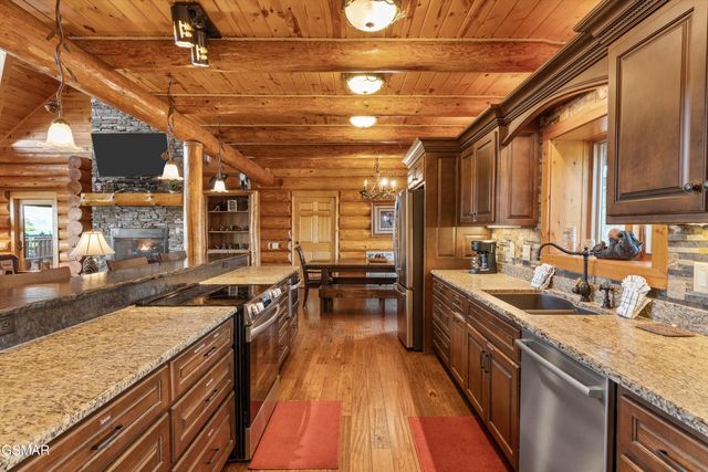 2436 Smoky Vista Way, Sevierville, TN 37862