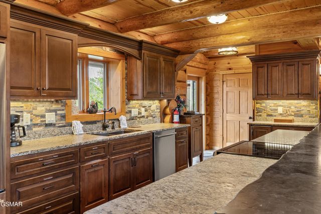 2436 Smoky Vista Way, Sevierville, TN 37862