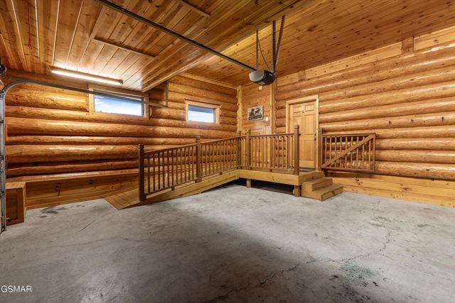 2436 Smoky Vista Way, Sevierville, TN 37862