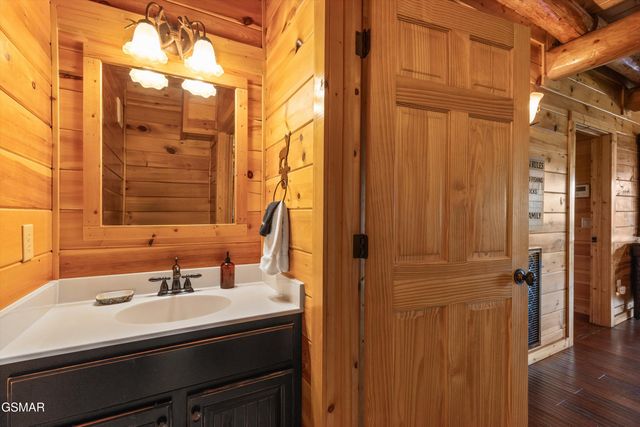 2436 Smoky Vista Way, Sevierville, TN 37862