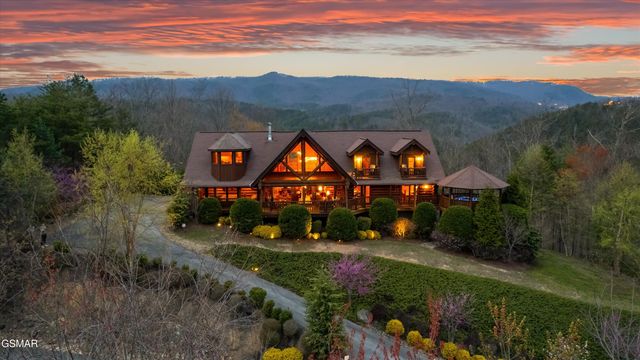 2436 Smoky Vista Way, Sevierville, TN 37862