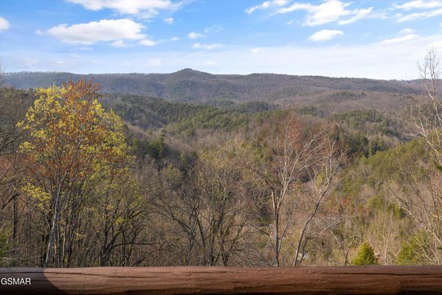 2436 Smoky Vista Way, Sevierville, TN 37862