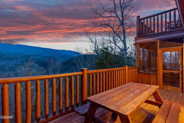 2436 Smoky Vista Way, Sevierville, TN 37862