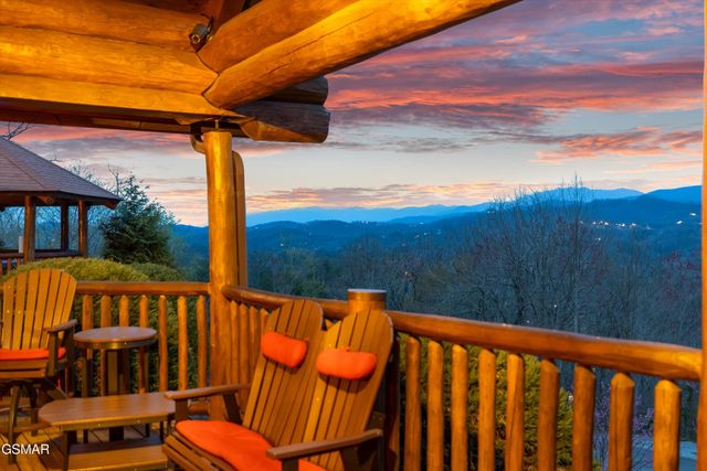 2436 Smoky Vista Way, Sevierville, TN 37862