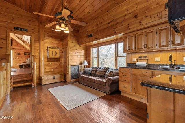 2436 Smoky Vista Way, Sevierville, TN 37862