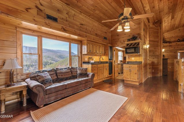 2436 Smoky Vista Way, Sevierville, TN 37862