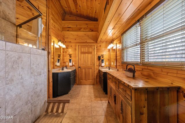 2436 Smoky Vista Way, Sevierville, TN 37862