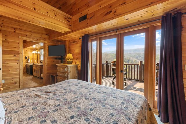 2436 Smoky Vista Way, Sevierville, TN 37862
